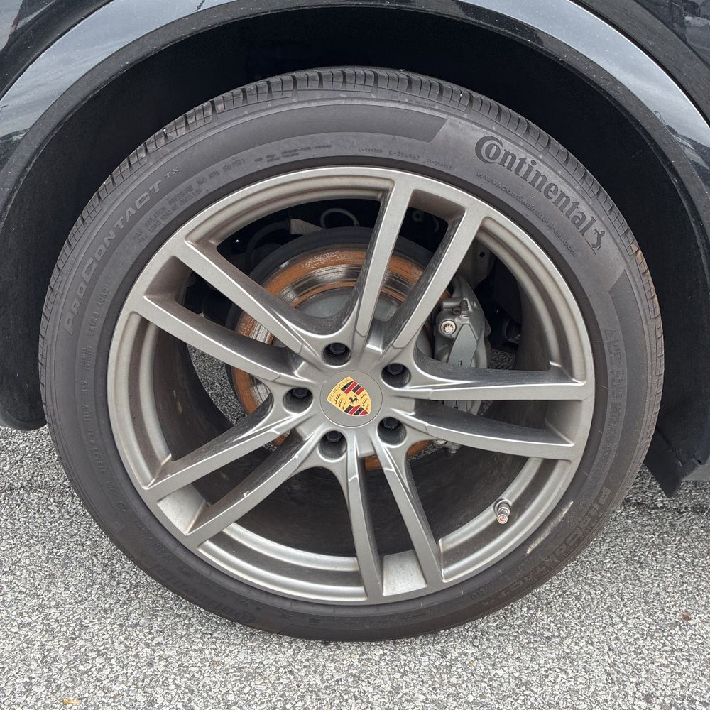 2023 Porsche Cayenne S Platinum Edition