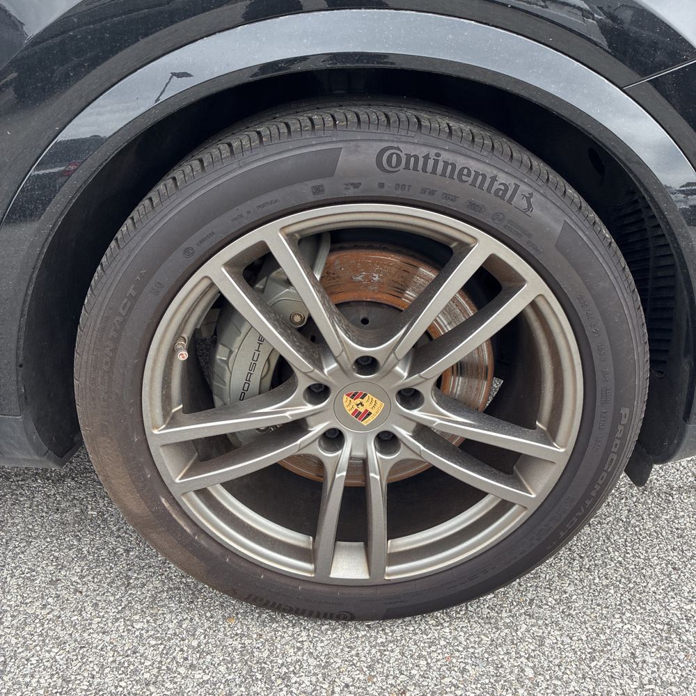 2023 Porsche Cayenne S Platinum Edition