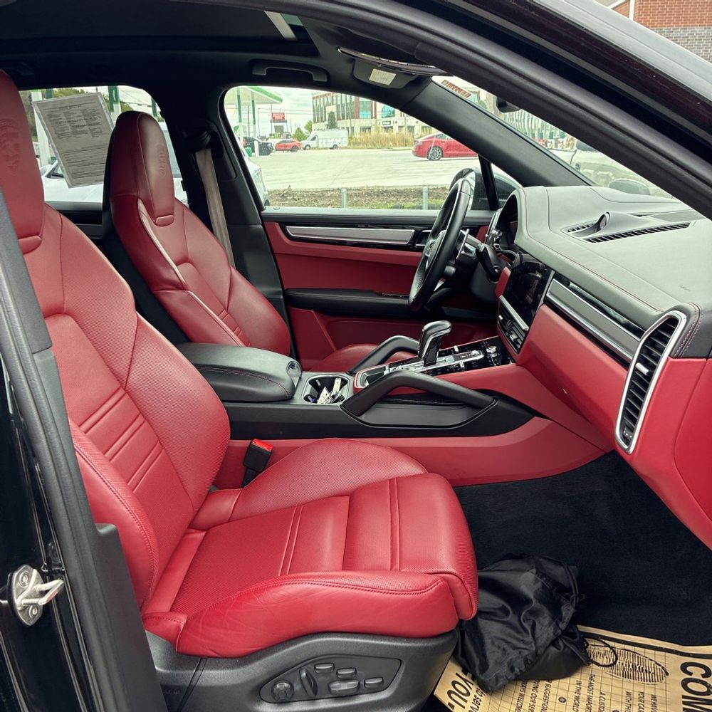 2023 Porsche Cayenne S Platinum Edition