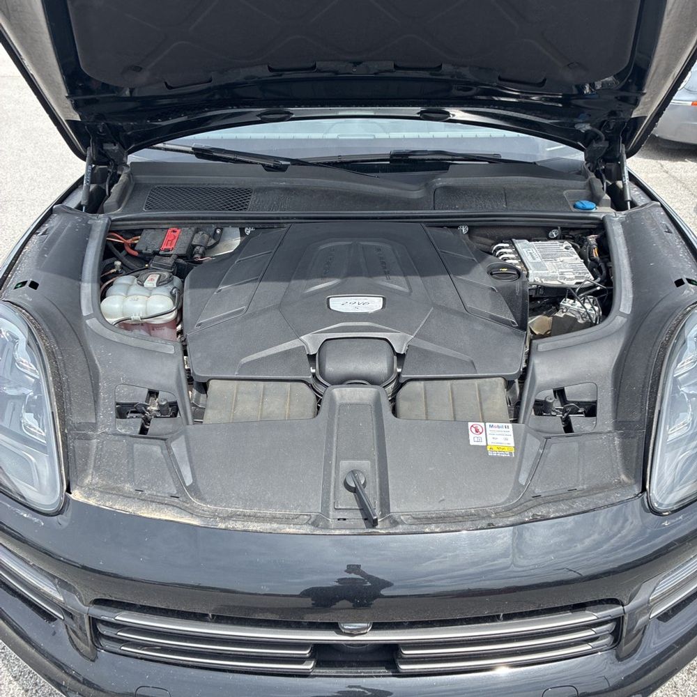 2023 Porsche Cayenne S Platinum Edition