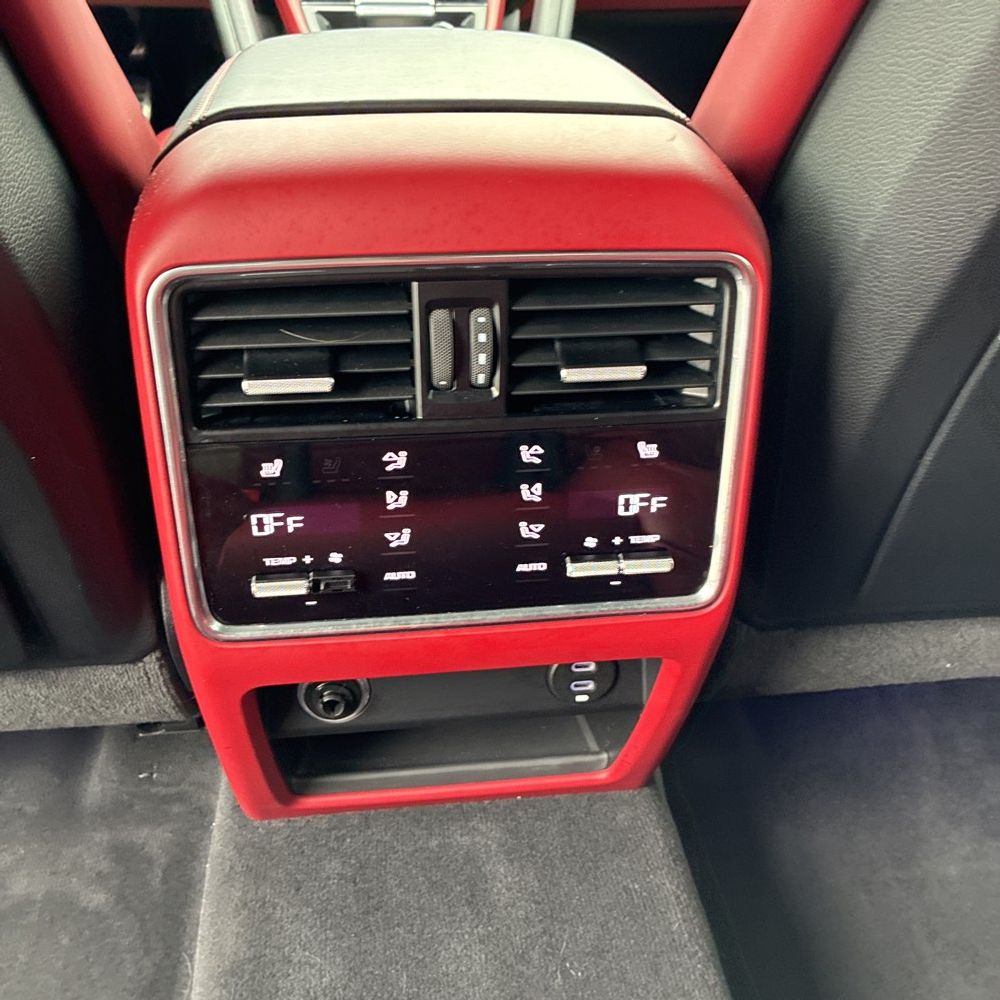 2023 Porsche Cayenne S Platinum Edition