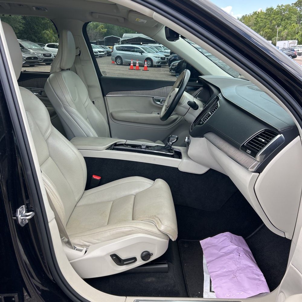2021 Volvo XC90 T6 Inscription 7 Passenger